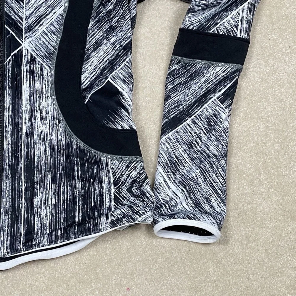 Lululemon Black and White Jacket - Picture 4 of 8